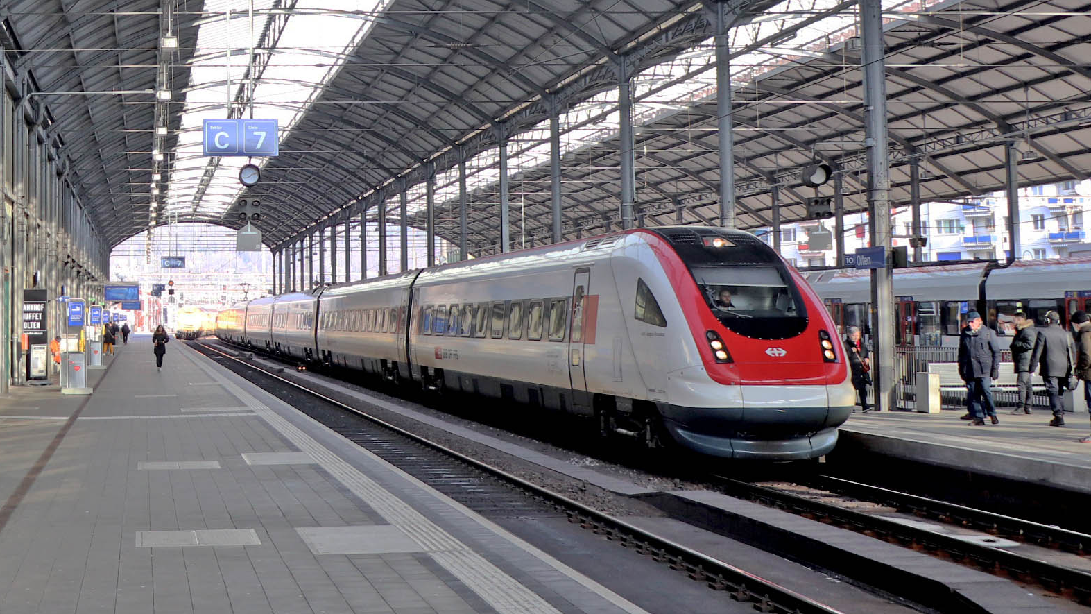 Bahnhof Olten mit SBB-Zug am Gleis – zentraler Seminarort